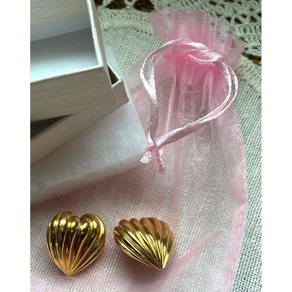 Vintage Heart Earrings Pinup Gift Classic 80s Gold Tone Avon 1" Heavy Valentines - Picture 2 of 12